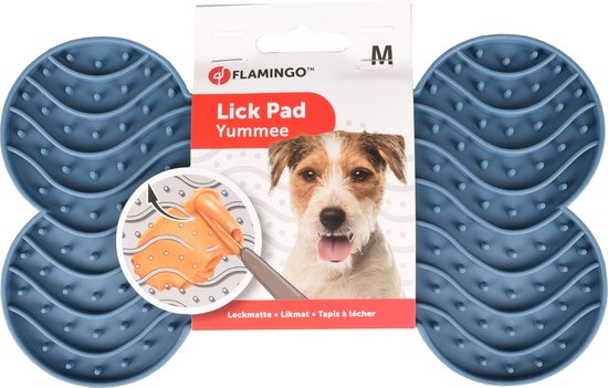 Flamingo Lick Pad Yummmee verpakking met blauwe botvormige likmat en hond