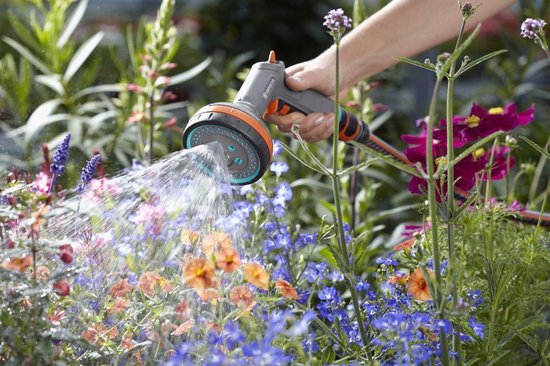 Tuinbesproeier met 5 standen, sproeikop spuit water op bloemen en planten