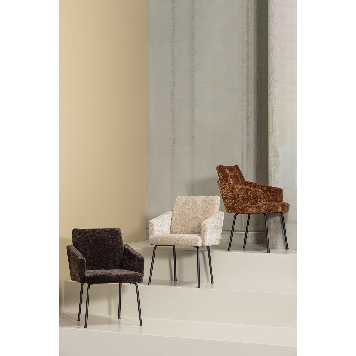 MOUNT EETKAMERSTOEL MET ARMLEUNING 3D CHENILLE ZAND