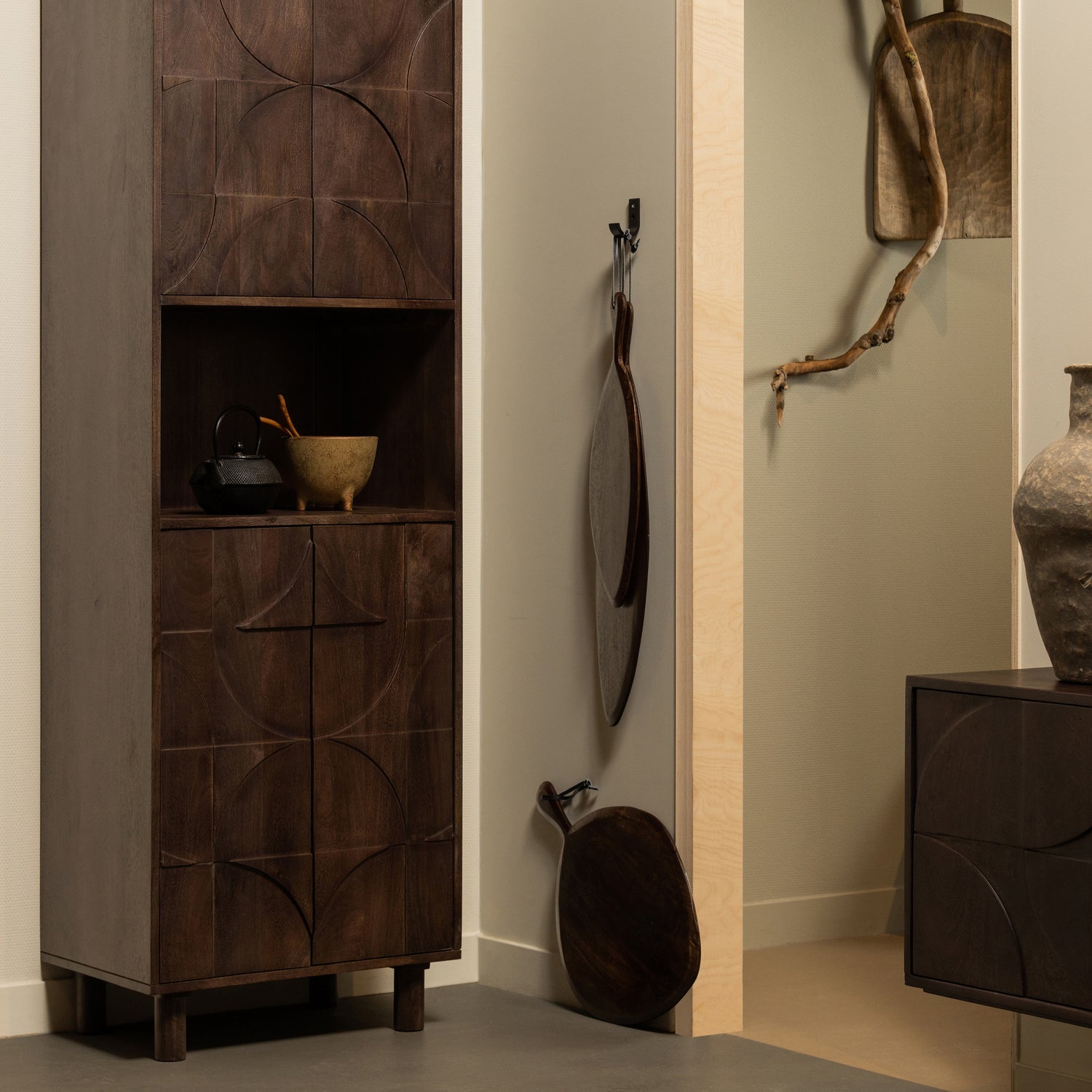 DRAW 4-DEURS OPBERGKAST MET OPEN VAK MANGOHOUT WALNOOT