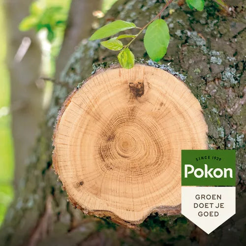 Pokon wondafdekmiddel sticker op boomstam met groen blad