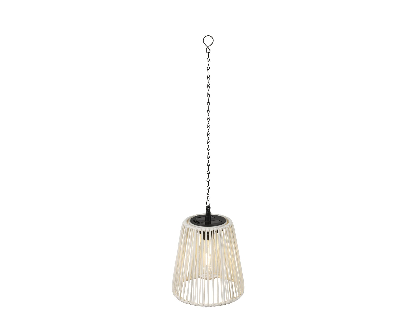 Hanglamp met rieten kap en metalen ketting, lichtgekleurde tint en zwarte fitting.