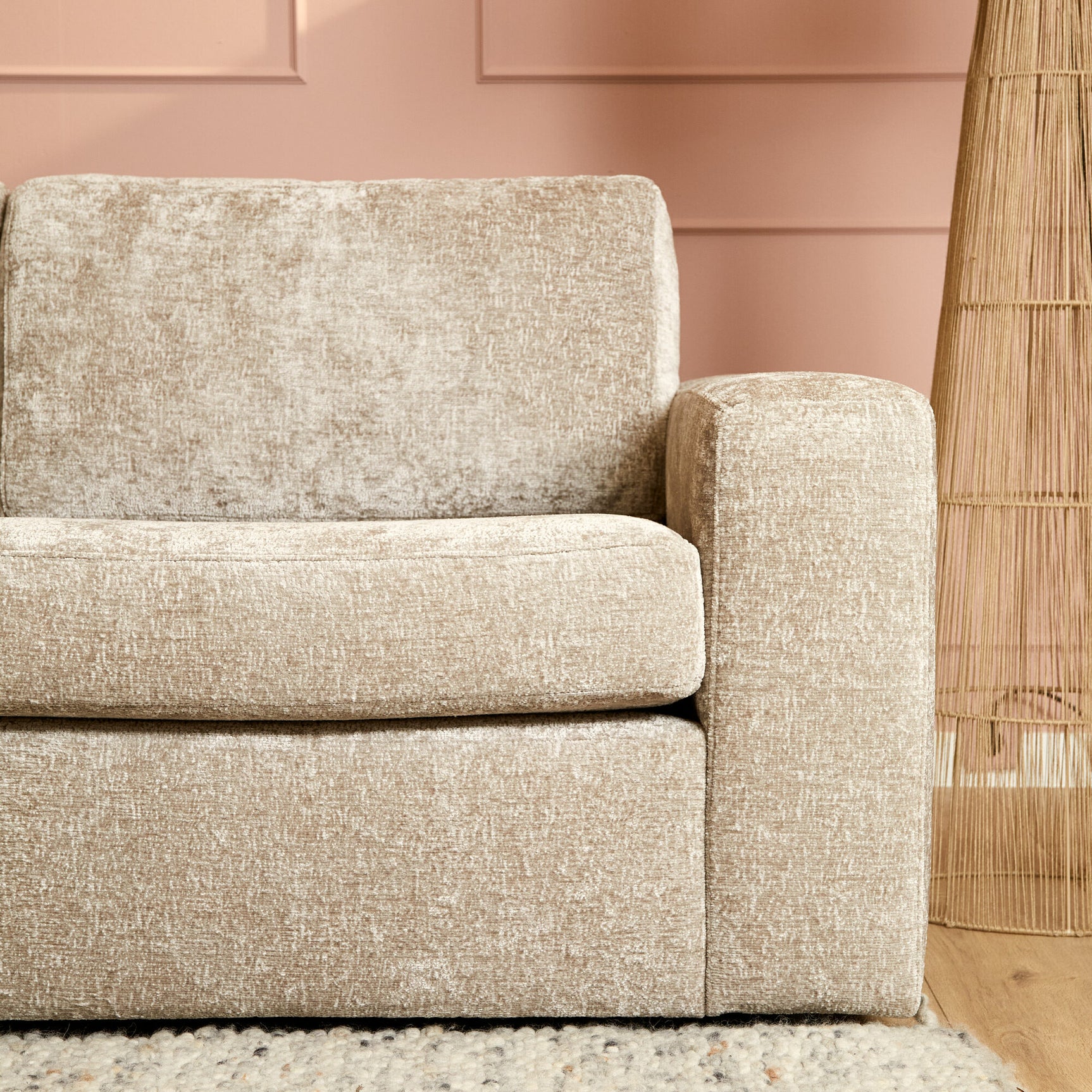 Beige divanbank 2,5-zits met chaise links, lage plint en rechte zijwand