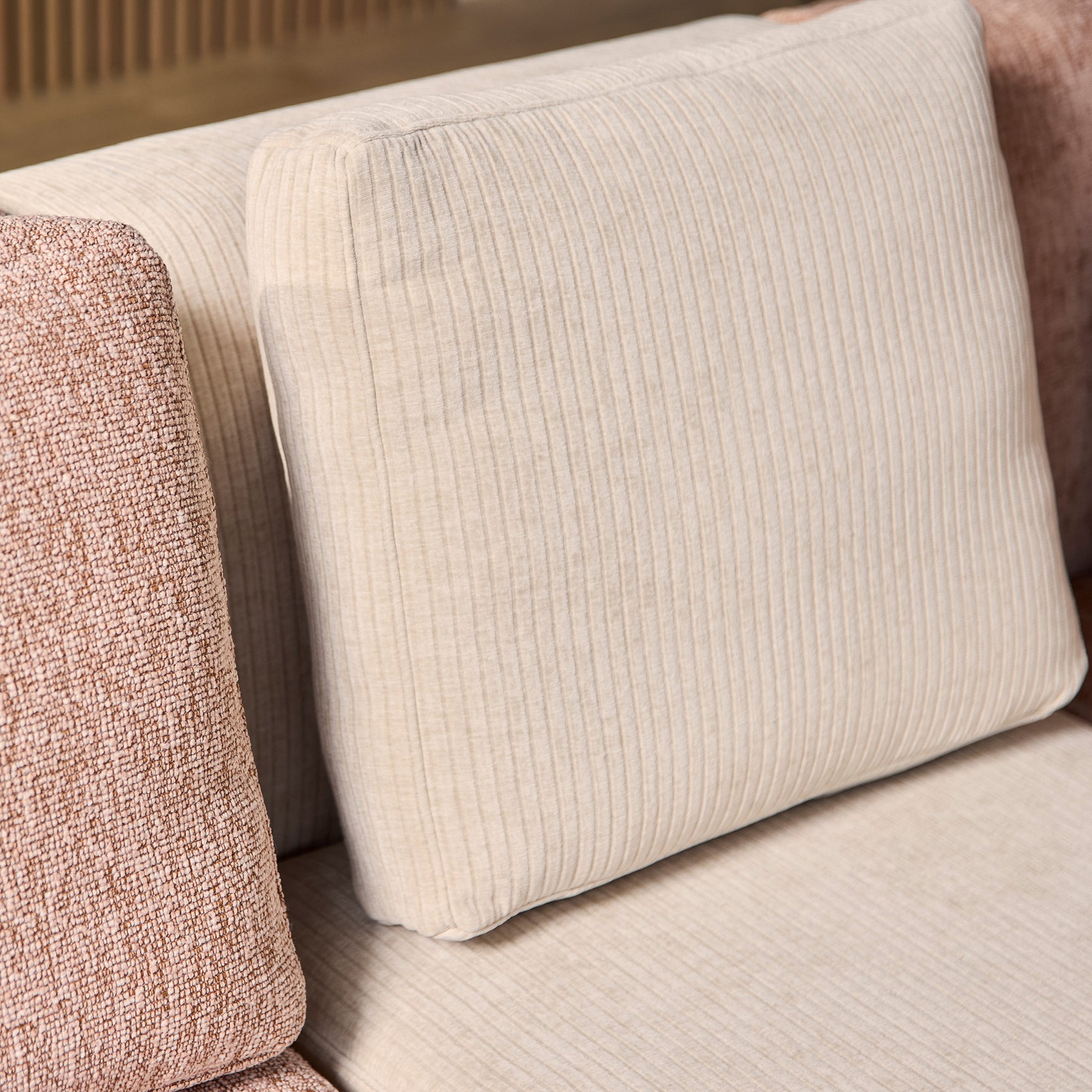 MySofa bankkussen in lichtbeige ribstof met zichtbare stiknaden