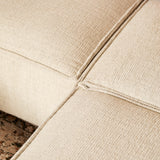 Beige bankhoek met zichtbare stiknaad en grove geweven stof