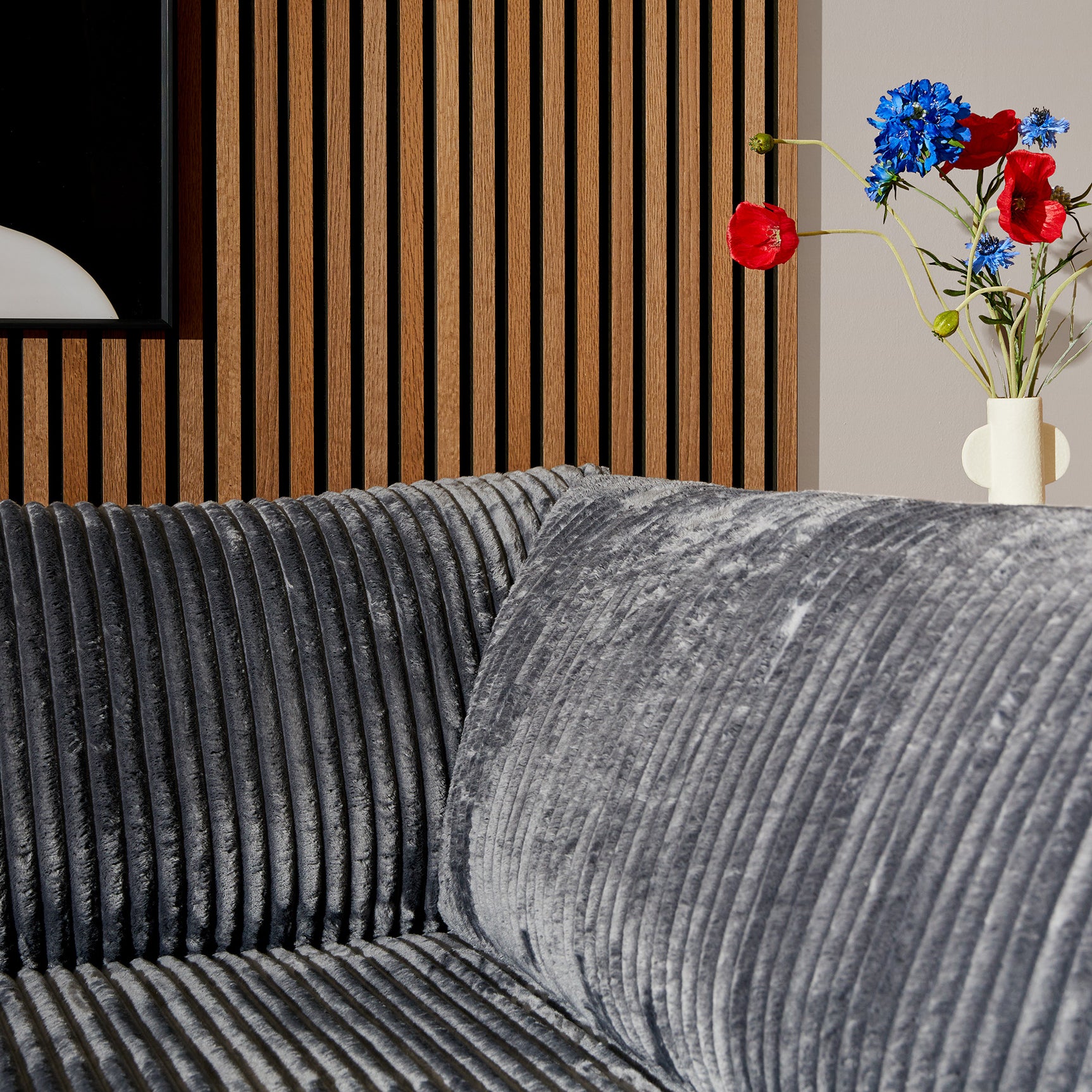 MySofa Teddy bank met ottomank: antraciet ribfluweel kussens en afgeronde arm