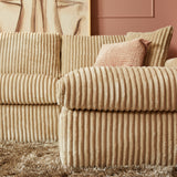 MySofa Teddy U-bank: close-up van beige geribde armleuning en zitkussen