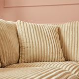 MySofa Teddy U-bank: close-up van beige geribde kussens en rugkussens