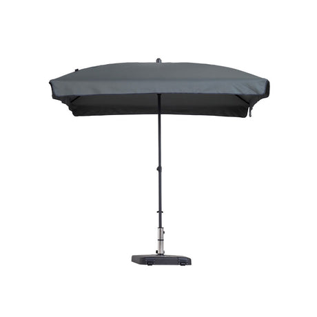 Staande parasol met rechthoekig grijze parasoldoek en centrale metalen paal