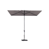 Taupekleurige zweefparasol met open dak en metalen middenpaal.