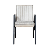 Eetkamerstoel met hoge rugleuning, beige gestoffeerd, verticale stiksels, zwarte armleuningen