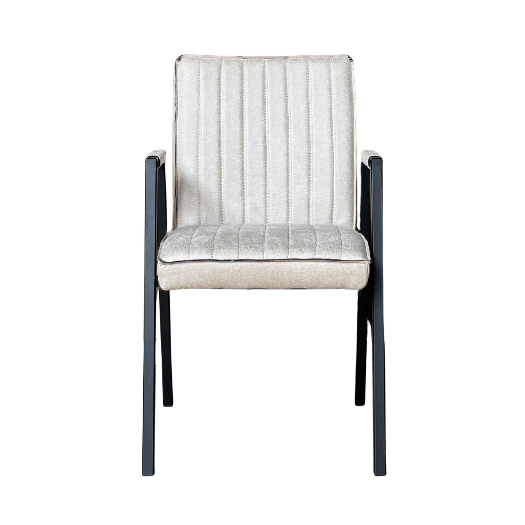 Eetkamerstoel met hoge rugleuning, beige gestoffeerd, verticale stiksels, zwarte armleuningen