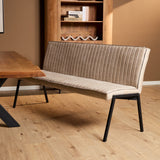 Eetkamerbank met beige gestreepte bekleding, hoge rug en zwarte metalen poten