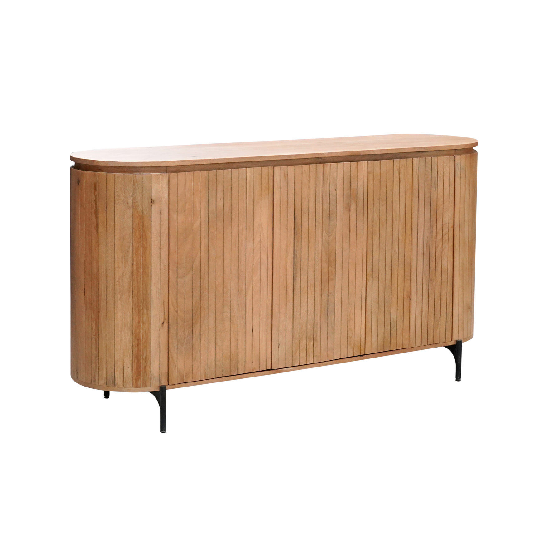 Dressoir in naturel hout met gebogen zijkanten en schuifdeuren, op zwarte pootjes.