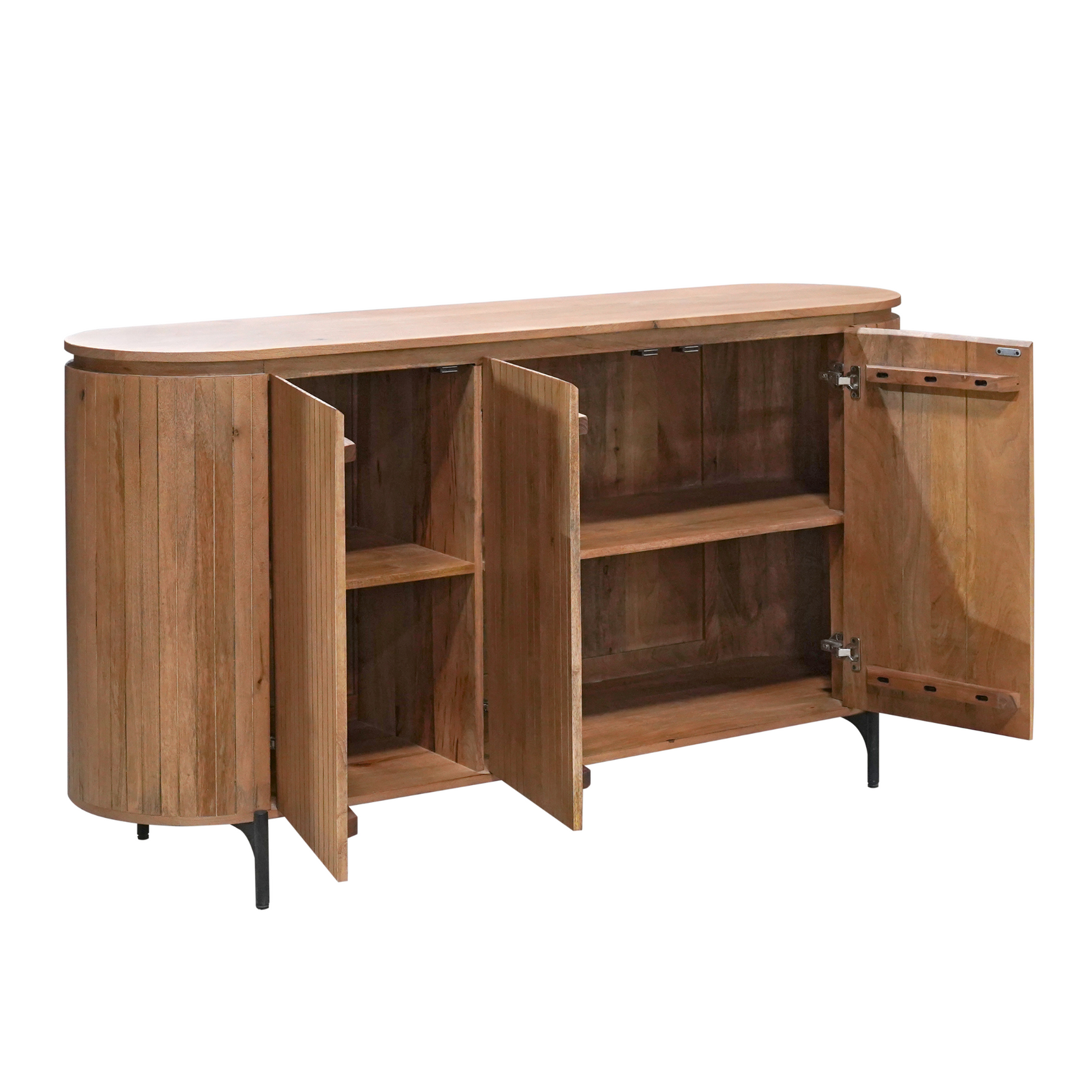 Dressoir met open deuren en binnenplanken, naturel hout en zwarte pootjes.