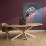 Ovale eiken eettafel met naturel blad en zandkleurige kruispoten.