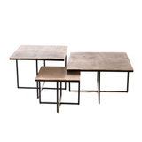 Set salontafels met drie rechthoekige goudkleurige bladen en zwarte frames