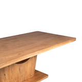 Eettafel in naturel hout, close-up van blad en middenpoot met houtnerf
