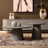 Ronde salontafel Solana taupe met geribde middenzuil en rond tafelblad.