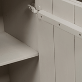 Dressoir-detail: scharnier en bevestiging bovenaan aan de binnenzijde van de deur.