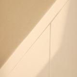 Lichtkleurig dressoir, close-up van bovenblad en smalle naad in de zijkant