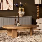 Ronde eikenhouten salontafel met vier taps toelopende poten, naturel blad.