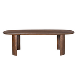 Bruine houten eettafel met lang, rechthoekig blad en stevige poten aan beide zijden.