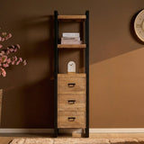 Boekenkast met drie lades en twee open planken, zwart frame en houtkleurige afwerking.