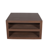 Walnoot salontafel met twee open legplanken en houten achterwand