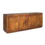 Bruin houten dressoir met vlakke paneelfronten en rechte onderrand