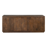 Bruin houten dressoir met meerdere deurpanelen en rechthoekig bovenblad