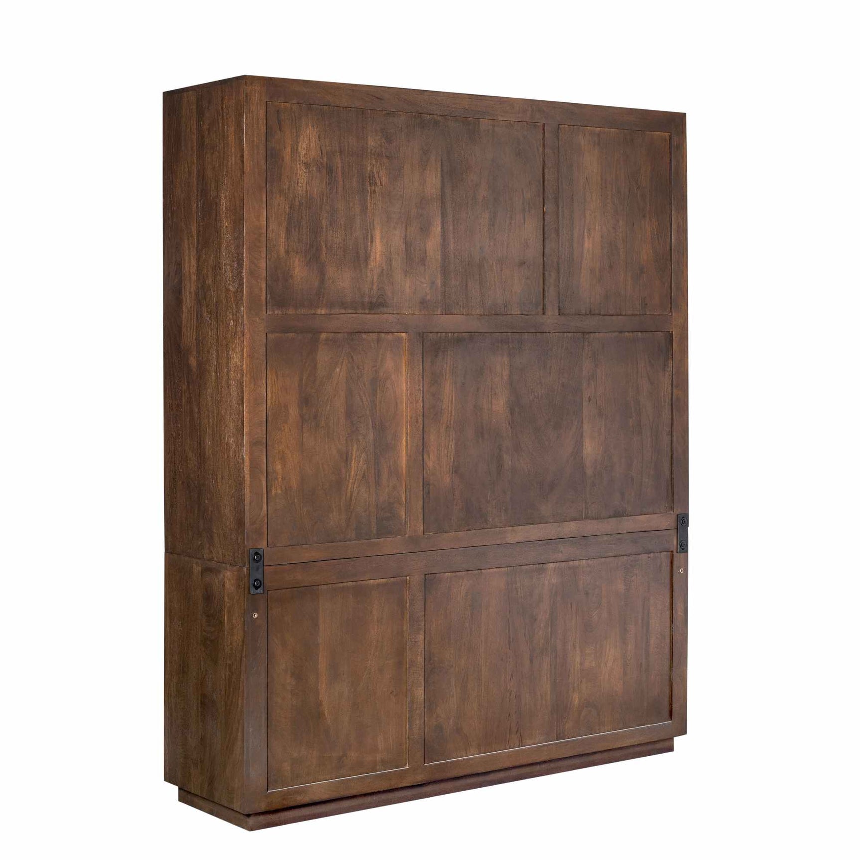 Bruine kast met twee deurpanelen en metalen slot, staand model.