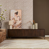 Tv-meubel Madison Brown bruin met verticale ribbels, lange deuren en lage poten