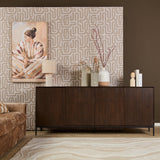 Dressoir met geribbelde middenpanelen en smalle verticale lijnen, donkerbruin.