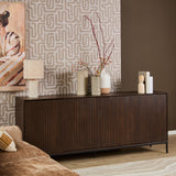 Dressoir met verticale latten en 2 deuren, donkerbruin, op smalle poten.