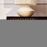 Dressoirfront met verticale latten en hoge plank, donkerbruin.