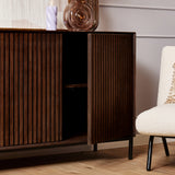 Dressoir met open nis, donkerbruin front met verticale latten en smalle poten.