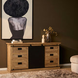 Dressoir met houtlook, zes lades en zwarte deurpaneel in het midden