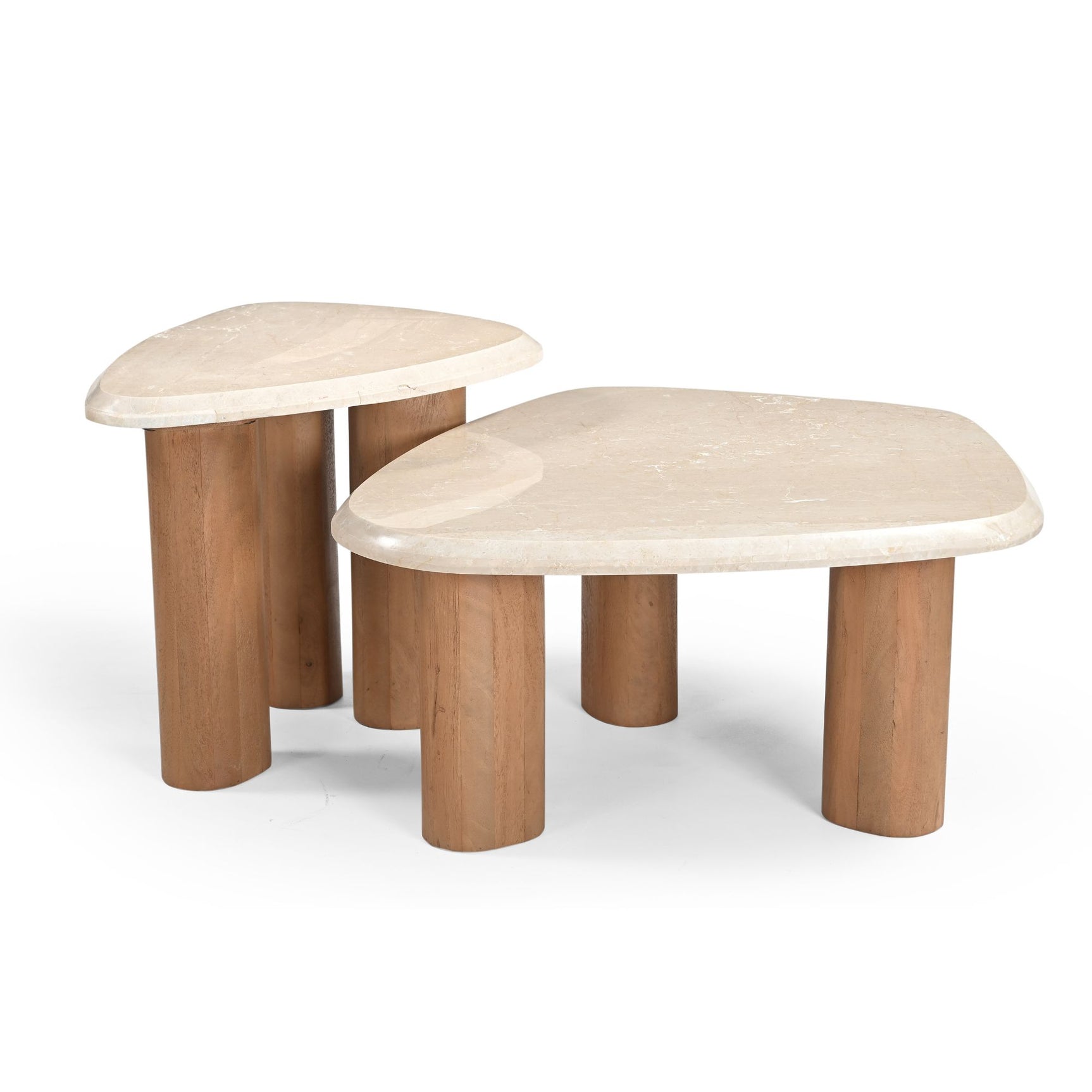Ronde salontafel met twee zichtbare houten pootjes en lichtbeige blad