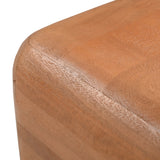 Houten bijzettafel: close-up van houtnerf op de afgeronde rand