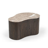 Salontafel met gebogen donkere houten zijkanten en lichtbeige marmeren blad