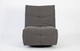 Donkergrijze relaxfauteuil, hoge rug en brede zitting met gevoerde armleuningen.