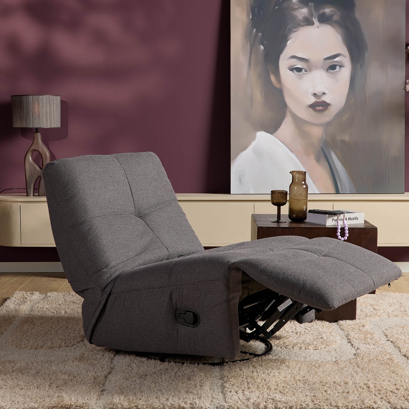 Donkergrijze relaxfauteuil met neerklapbare voetensteun en ronde armleuningen