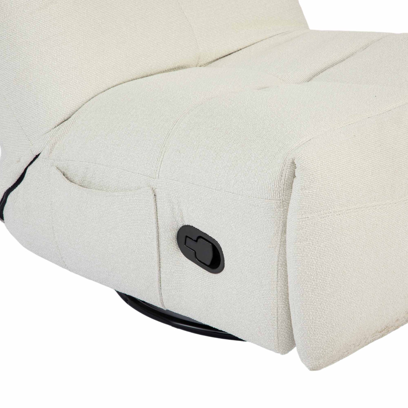 Relaxfauteuil-zijpaneel met bedieningsknop, crèmewitte stof, zichtbare scharnierbasis.