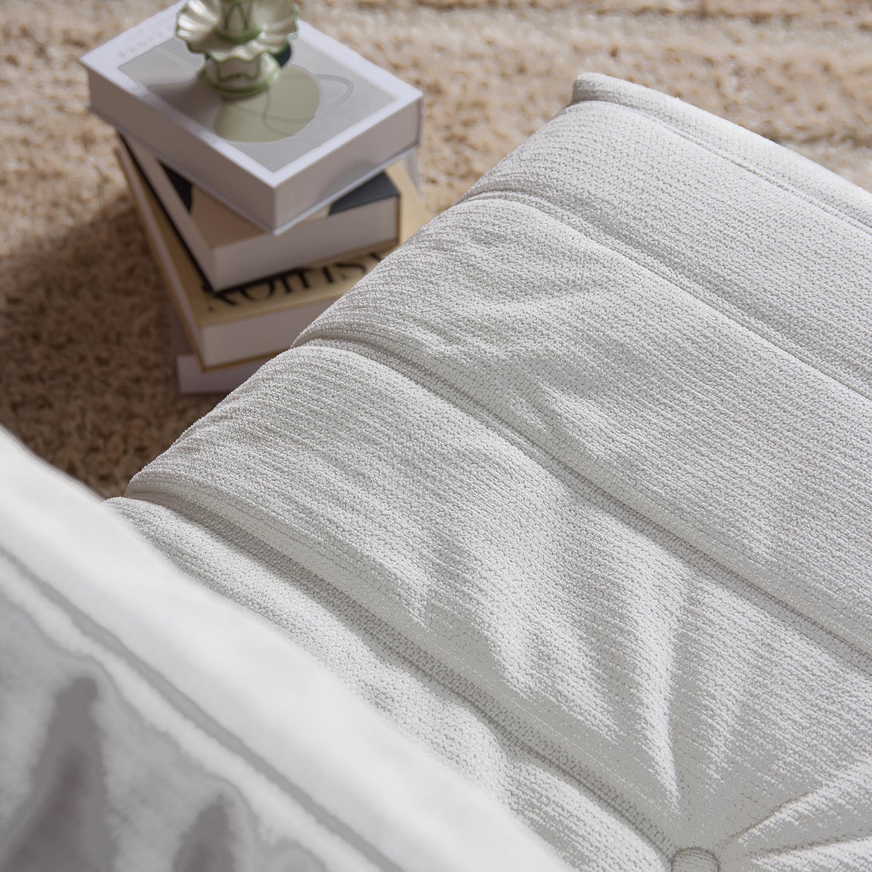 Relaxfauteuil Zen in naturel met geribde bekleding en afgeronde rug/armleuning