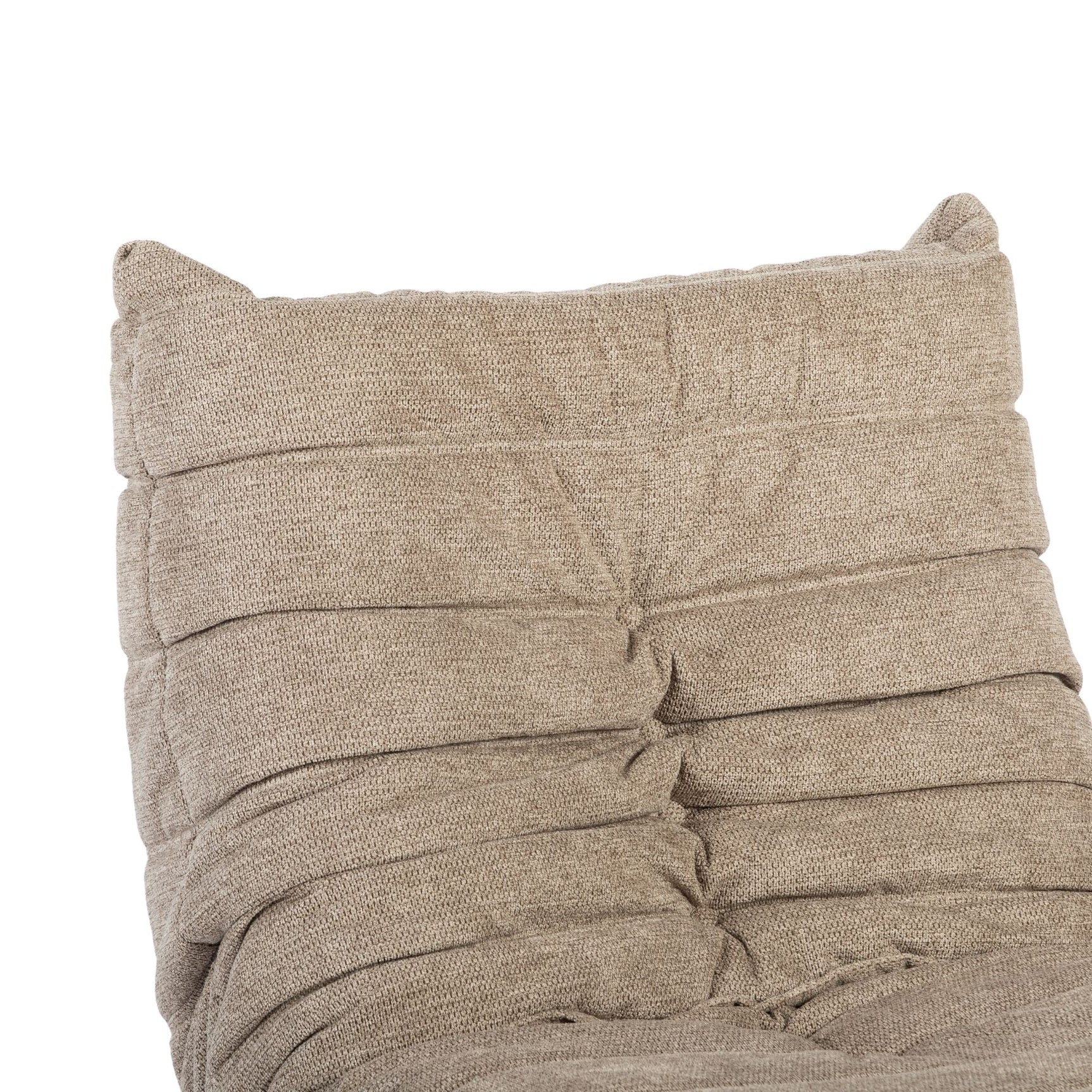 Taupe relaxfauteuil met hoge rug en gestoffeerde armleuningen