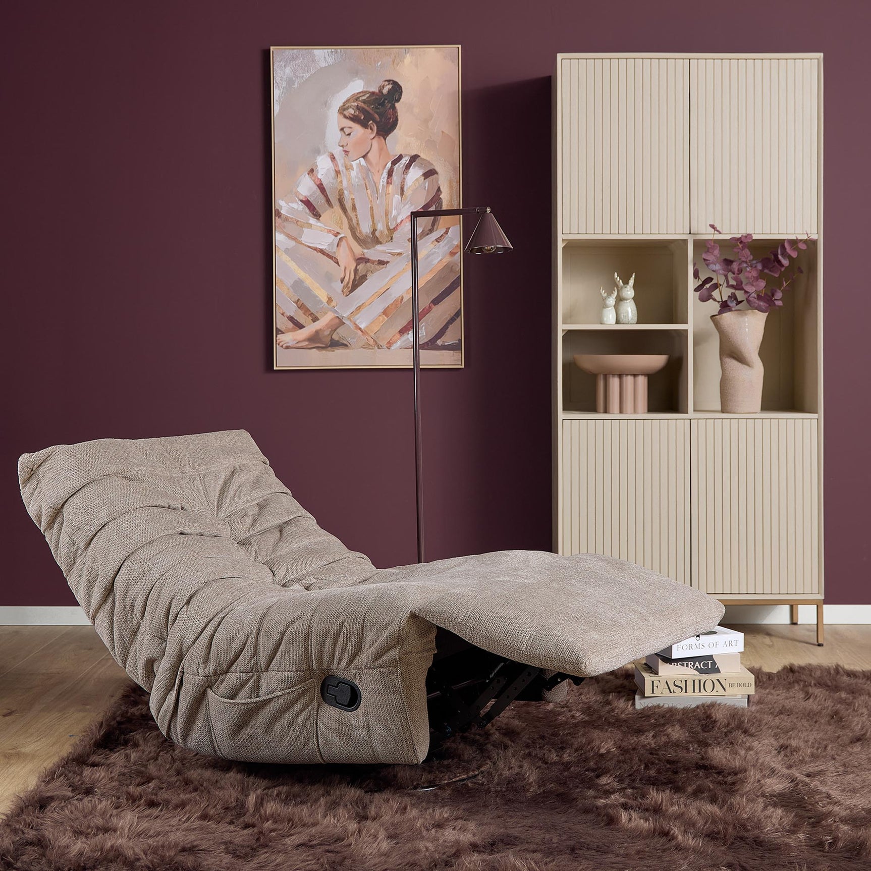 Taupe relaxfauteuil met ronde zitting en zwarte bedieningsknop