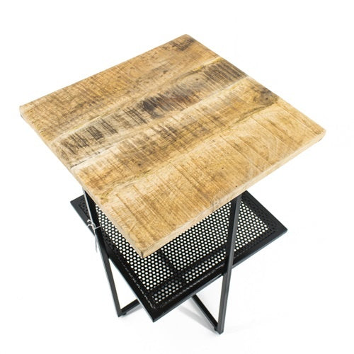 Bijzettafel Jali met licht houten blad en zwarte metalen gaasbodem met X-poten