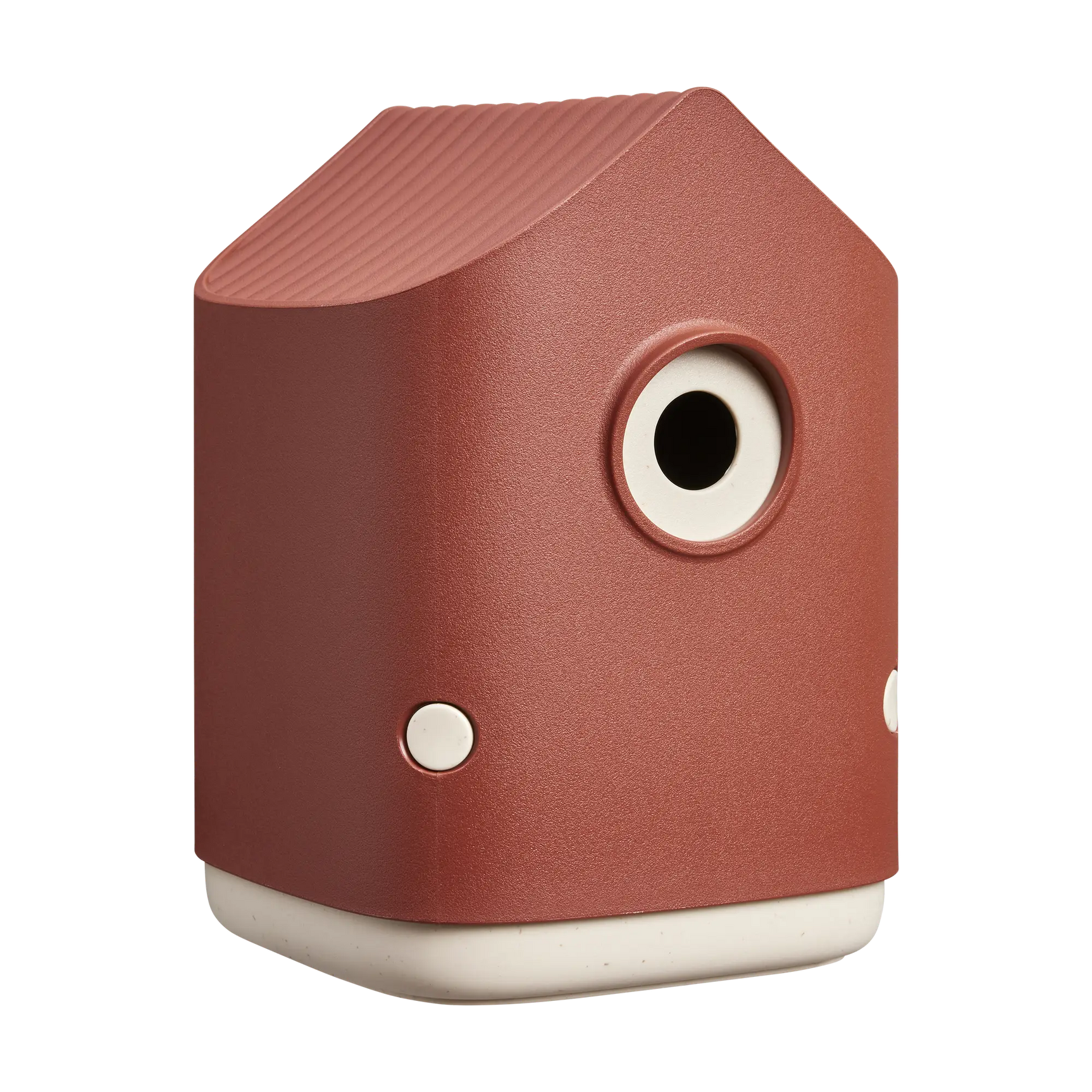 Rood vogelhuis met rond invlieggat en witte omlijsting, afgeronde dakvorm.