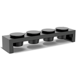 Toppingsstation met vier ronde zwarte potjes op laag zwart stalen frame